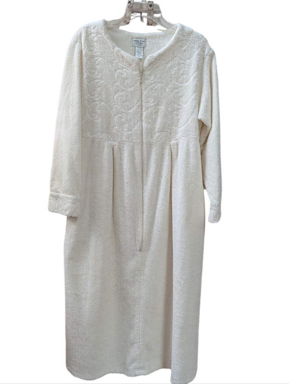 Amanda Stewart, Plush Terry Cloth Ivory Robe/House coat. Small